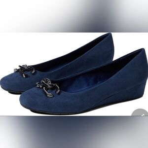Anne Klein iFlex Navy Suede Wedge Flats Women’s 9.5 – New Without Box